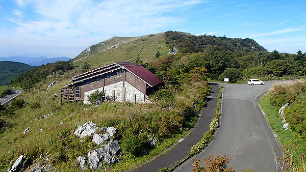 天狗荘ホテル前